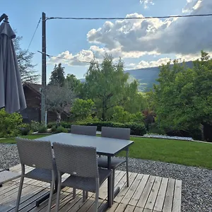 Au Fond Du Village Hébergement de vacances